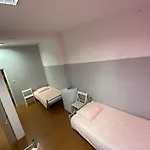 Modlinska 267 No 2 Quarto em Acomodações Particulares
