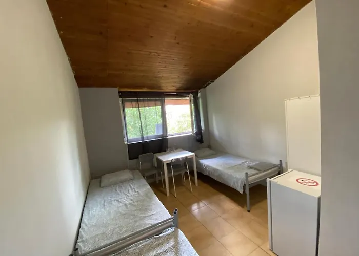 Modlinska 267 No 2 Quarto em Acomodações Particulares