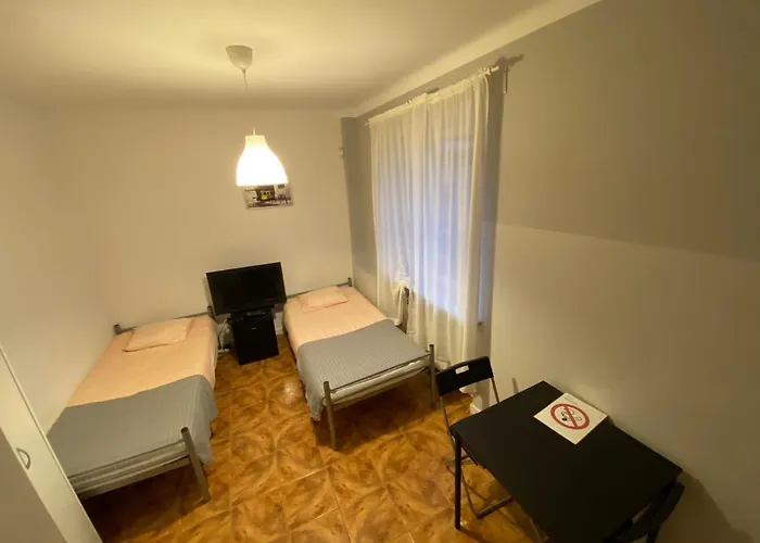 Modlinska 267 No 2 Quarto em Acomodações Particulares